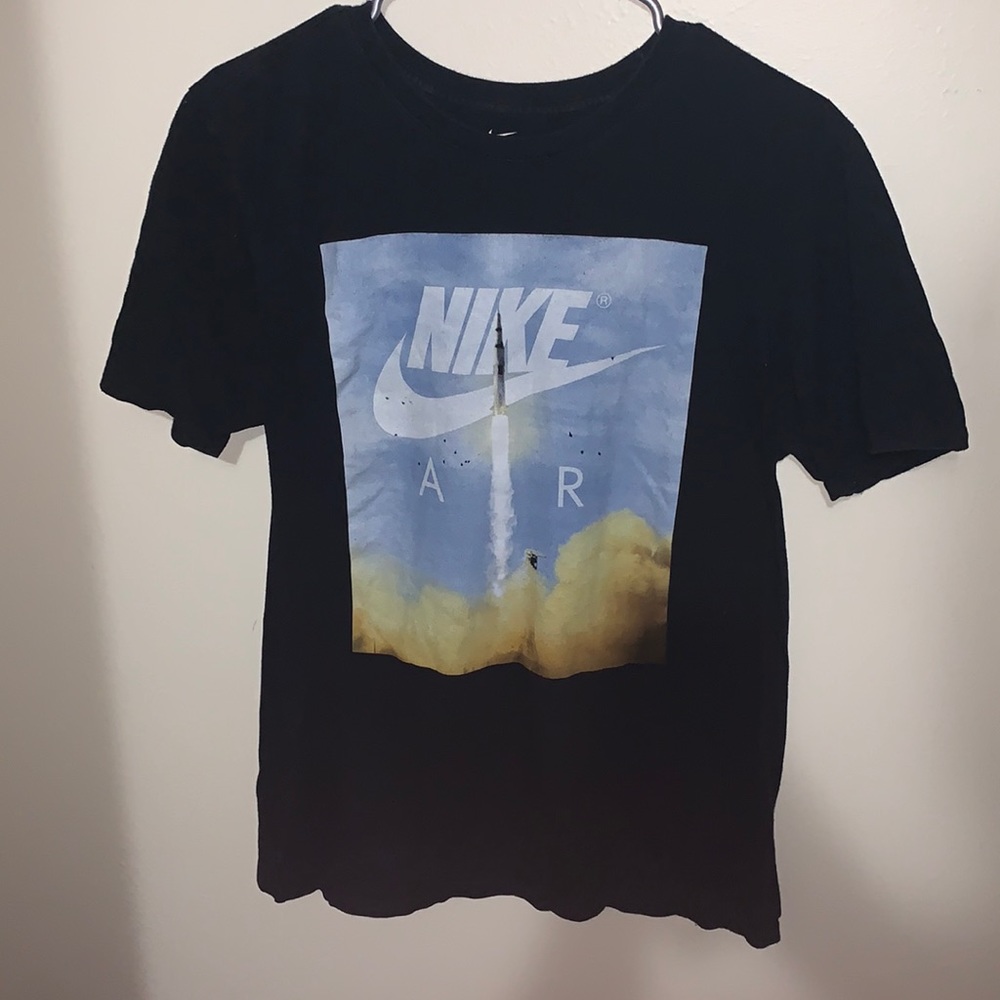 Nike Men’s Graphic Tee Size M